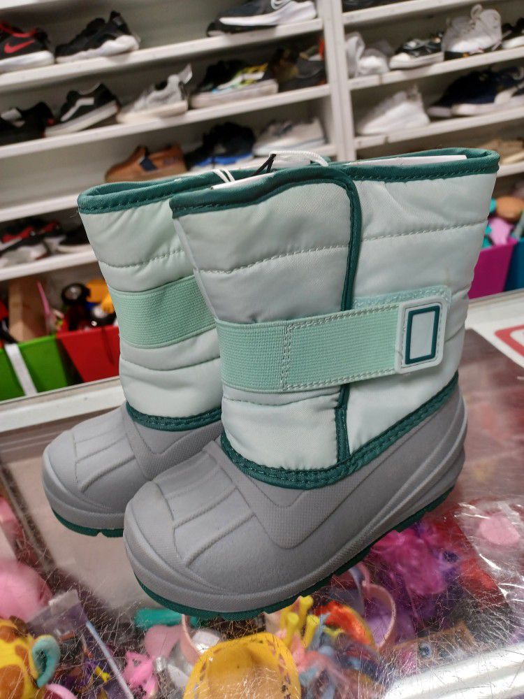 New Snow Boots Size 8
