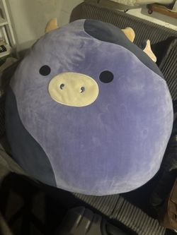 Giant squishmellow cow