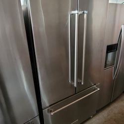 Like New KitchenAid Stainless Steel Counter Depth French Door Refrigerator With Water 💧 And 🧊 Dispenser Inside