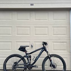 Trek Fuel EX 8 Full-Suspension Mountain Bike – 26” wheels – Trail Bicycle