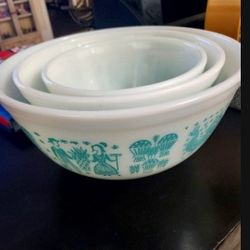 Milk Glass Amish Butterprint Nesting Bowls. Pyrex produced this pattern! 6"7"  & 9" Diameter! Like N