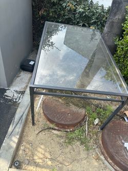 Free table (glass top and metal frame)