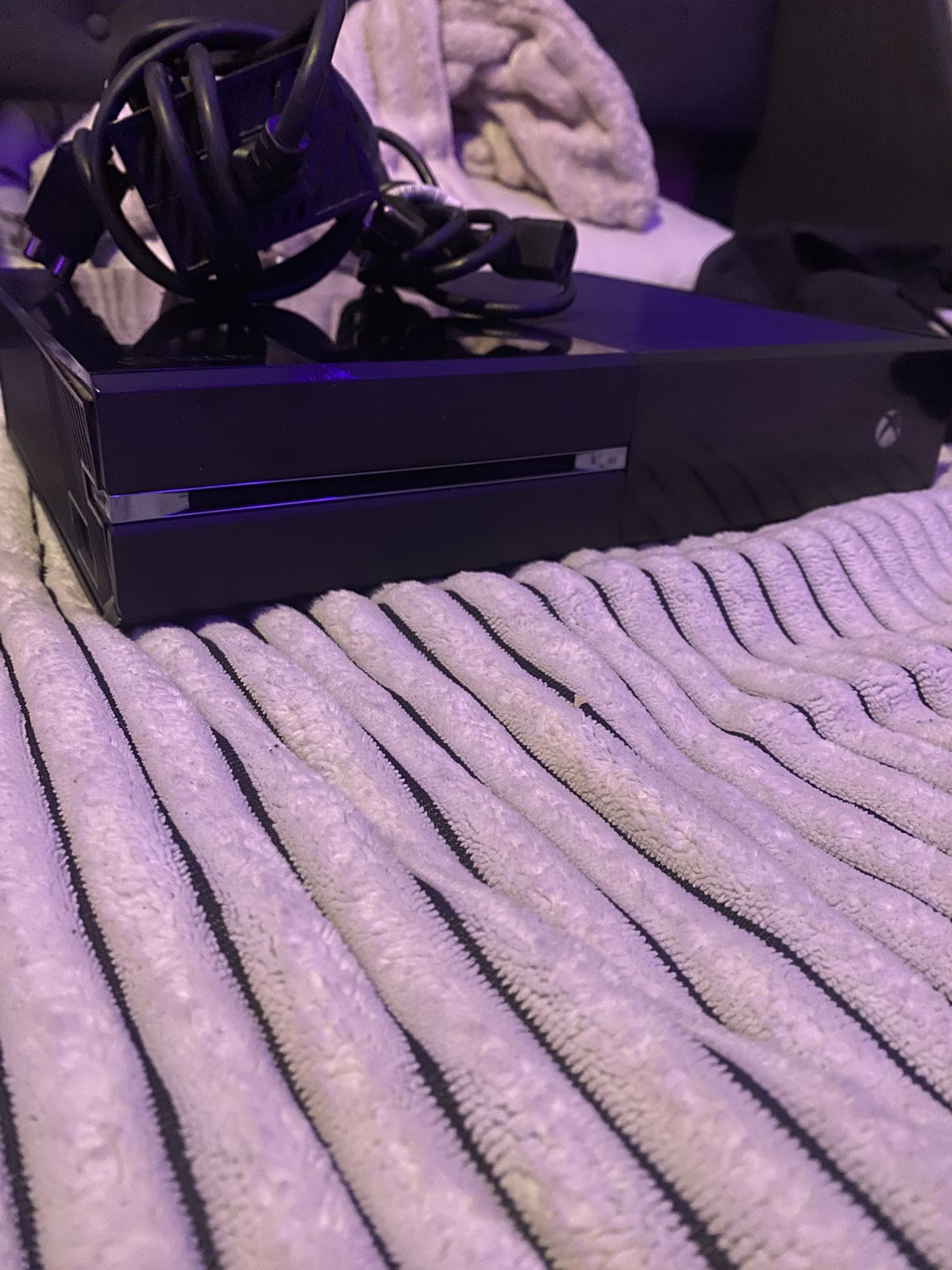 Xbox One , Has All The Wires 