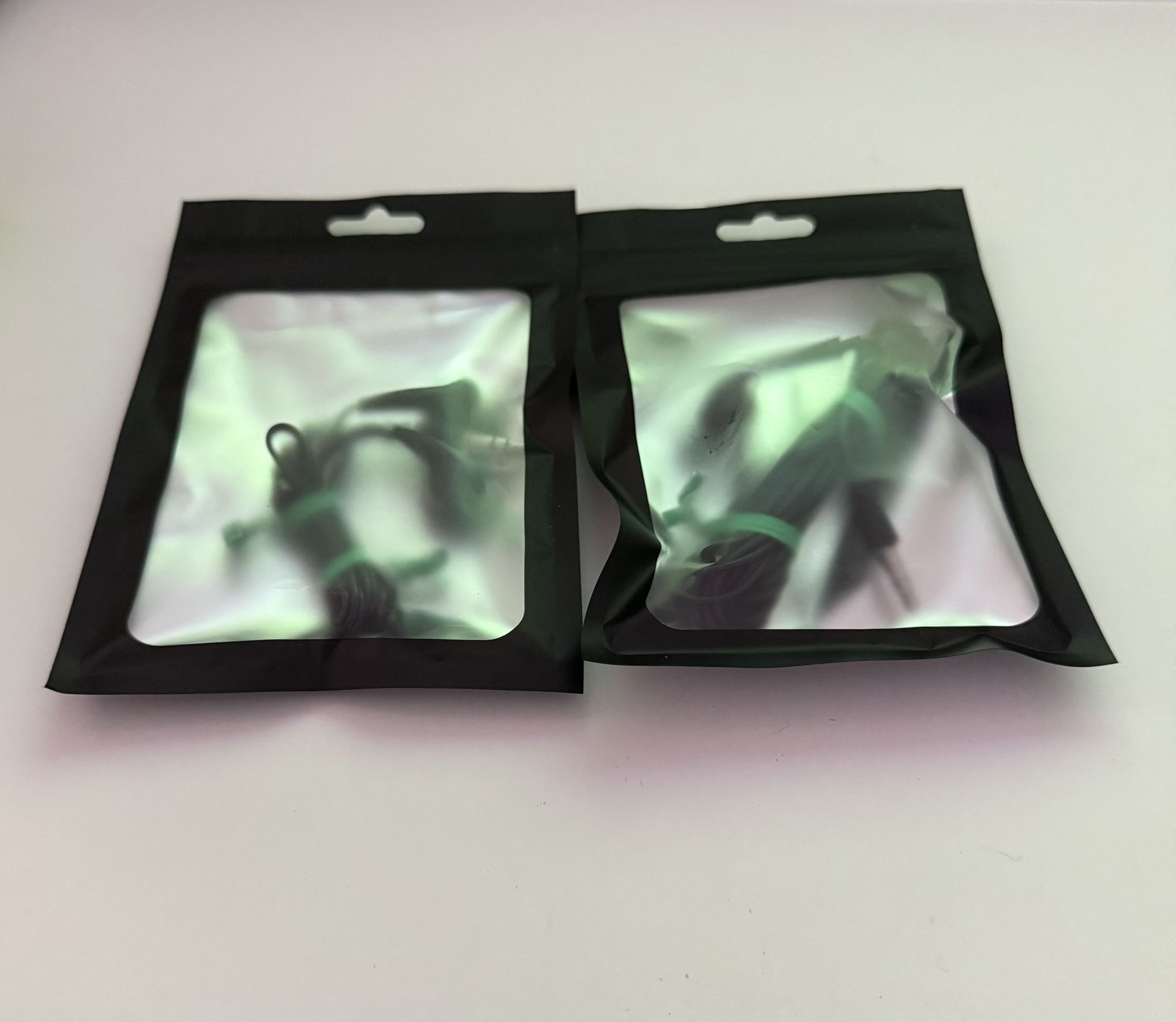 2 Earbuds For iOS and Android 