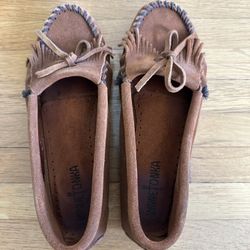 Minnetonka moccasins for women size 6.5