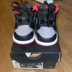 Jordan 1 Mid