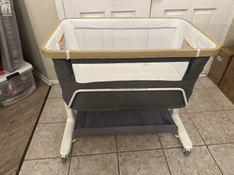 VaVaSoo Electric Rocking Bassinet/Bedside Sleeper — $110