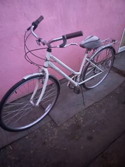 SCHWINN WOMEN’S GATEWAY 700C/28” HYBRID BIKE - CREAM