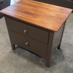 Modern “Ethen Allen” nightstand/sidetable