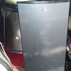 MIDEA MINI FRIDGE 