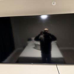 55” Hisense TV