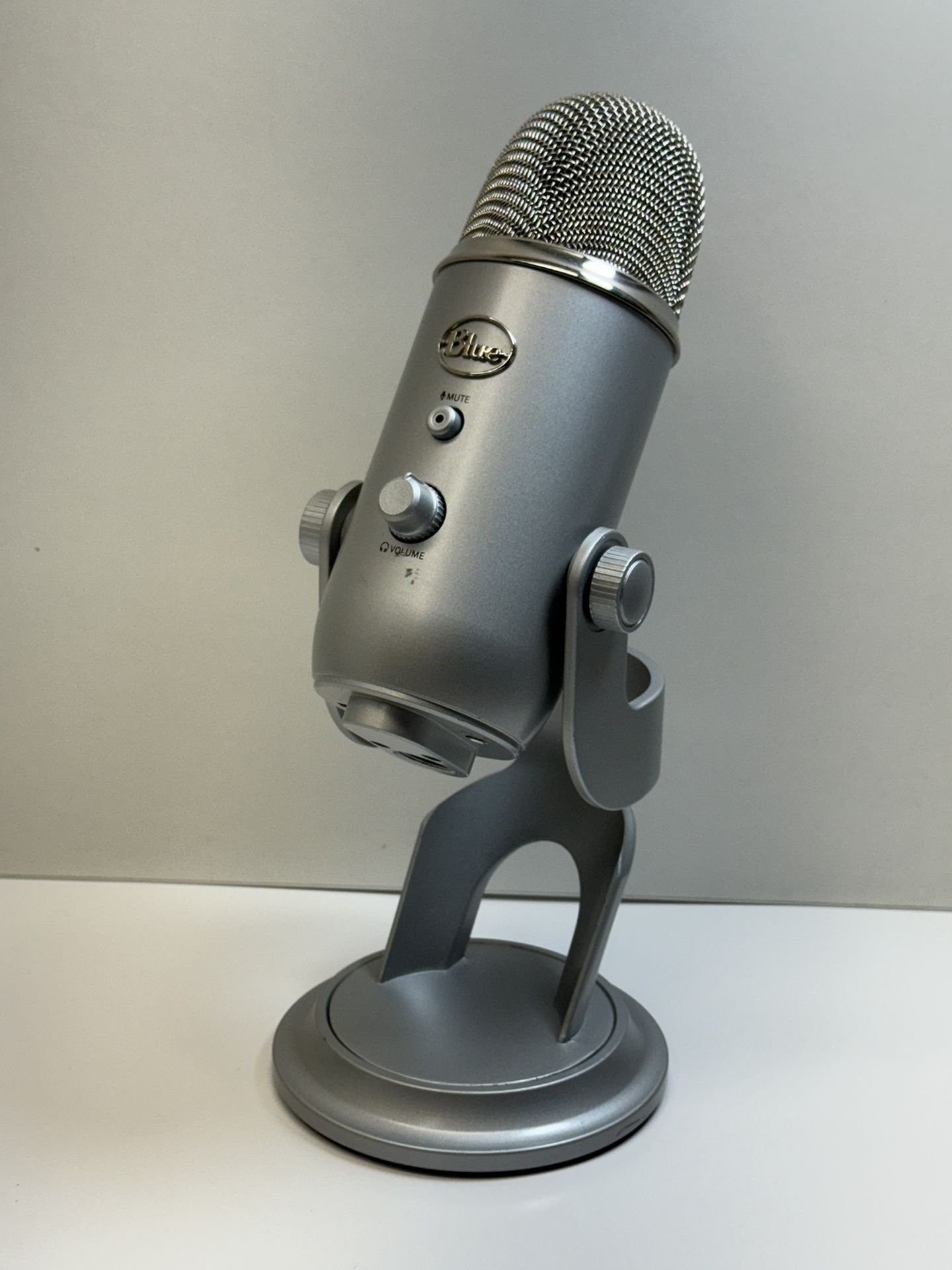 Blue Yeti Professional Multi-Pattern USB Condenser Microphone - Sliver