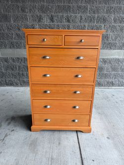 Wooden 7-Drawer Tall Dresser / Chest of Drawers