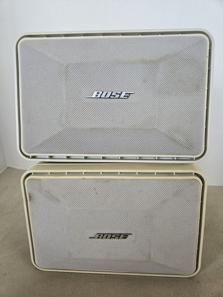 Bose Room Mate Speakers Right and Left Speakers Pre-Owned Vintage White.