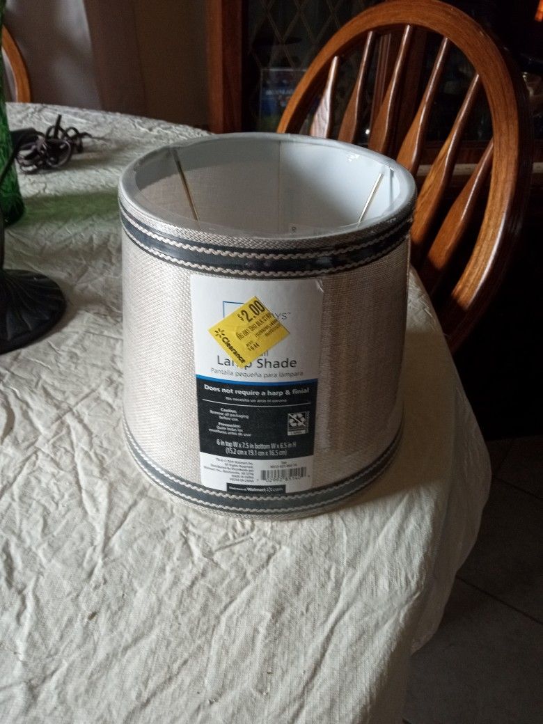 New Small lamp shade $2. didn't fit my lamp , Pick Up in Cak Cliff