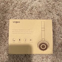 Foldable, headphones with microphone volume control