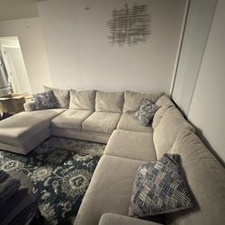 Sectional Couch with Chaise 