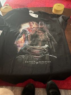 Batman Vs Superman T-Shirt Brand New