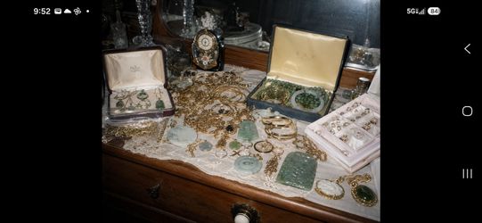 Grandma's jewelery ( huge yard sale)