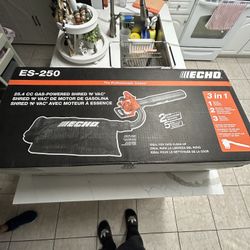 Echo 25.4cc Shred 'N' Vac Hand Held Leaf Blower Va