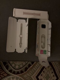8 Series Apple Watch / Color Starlight Sport Band and Starlight Aluminum case /  41mm.