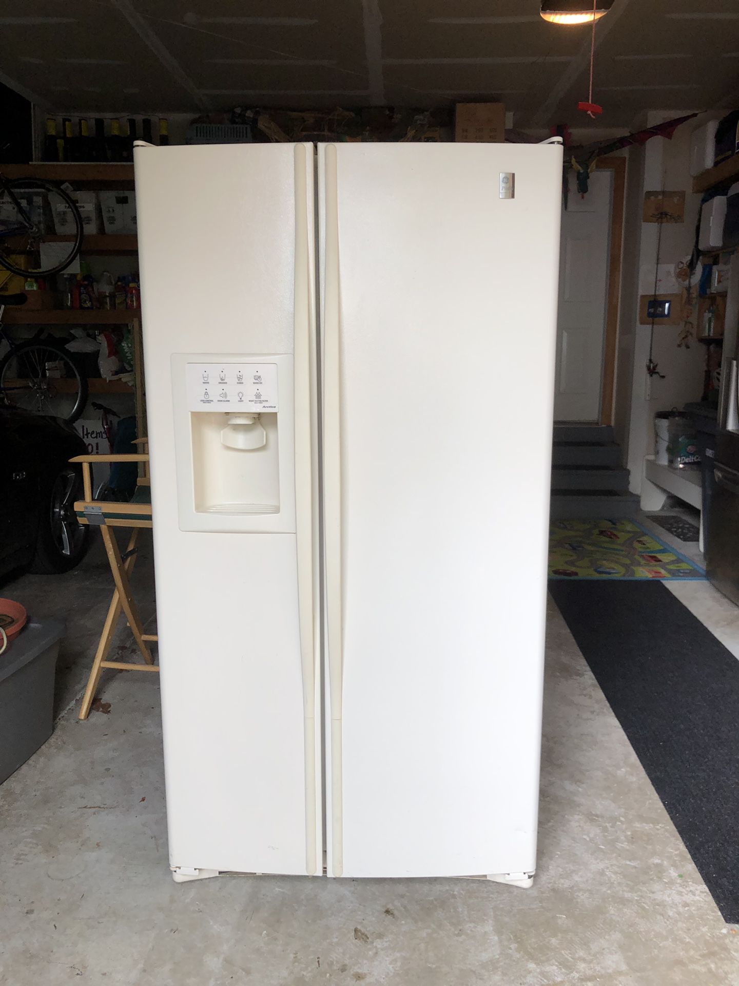 GE Profile freezer/frig w/ice & water dispenser