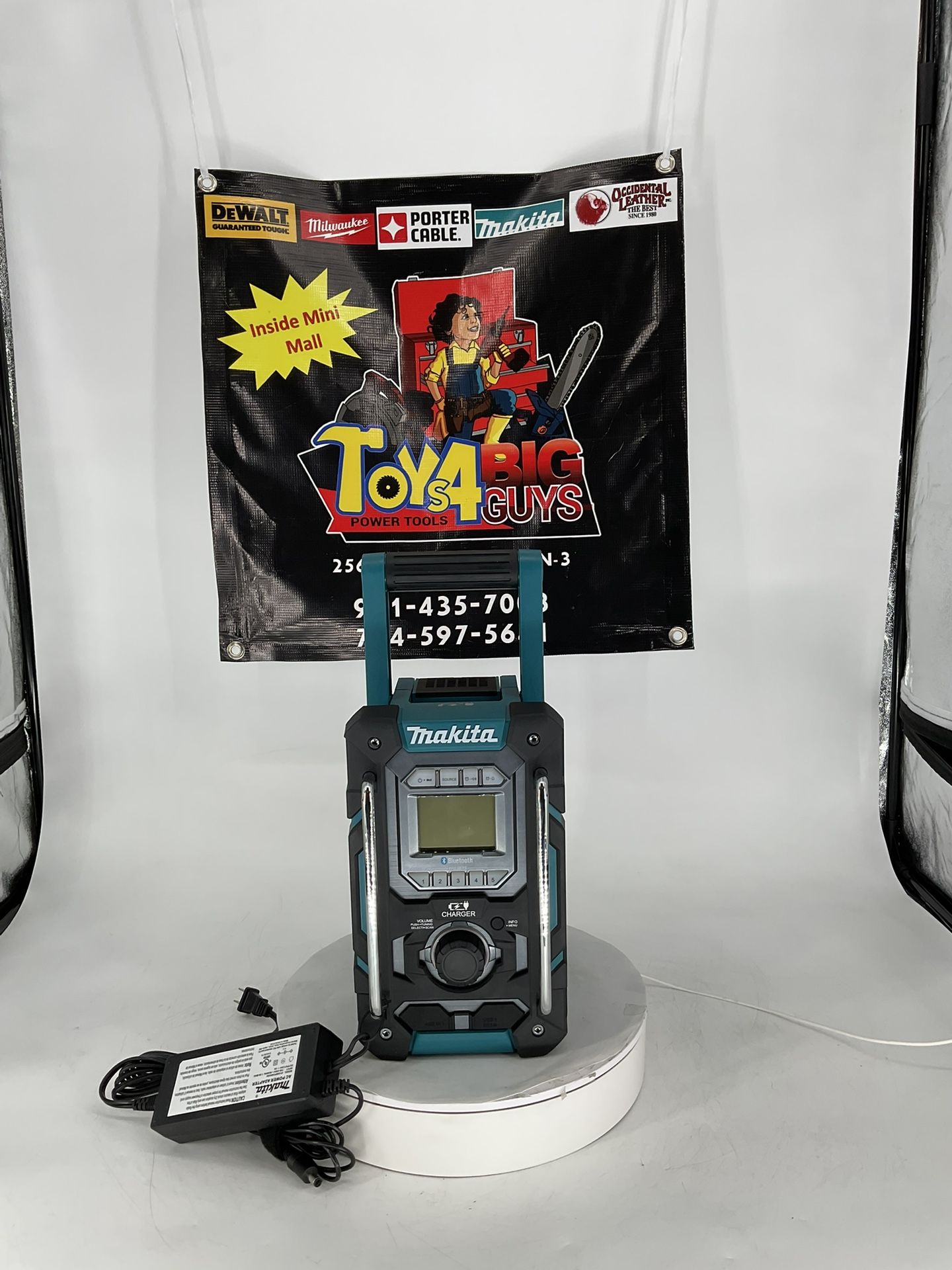Makita 18V LXT/12V max CXT Lithium-Ion Cordless Bluetooth Job Site Charger/Radio, Tool Only
