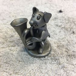 Royal Selangor Pewter, Dog playing at Horn