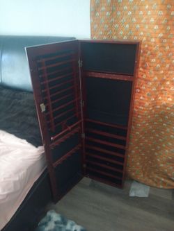 Jewelry box