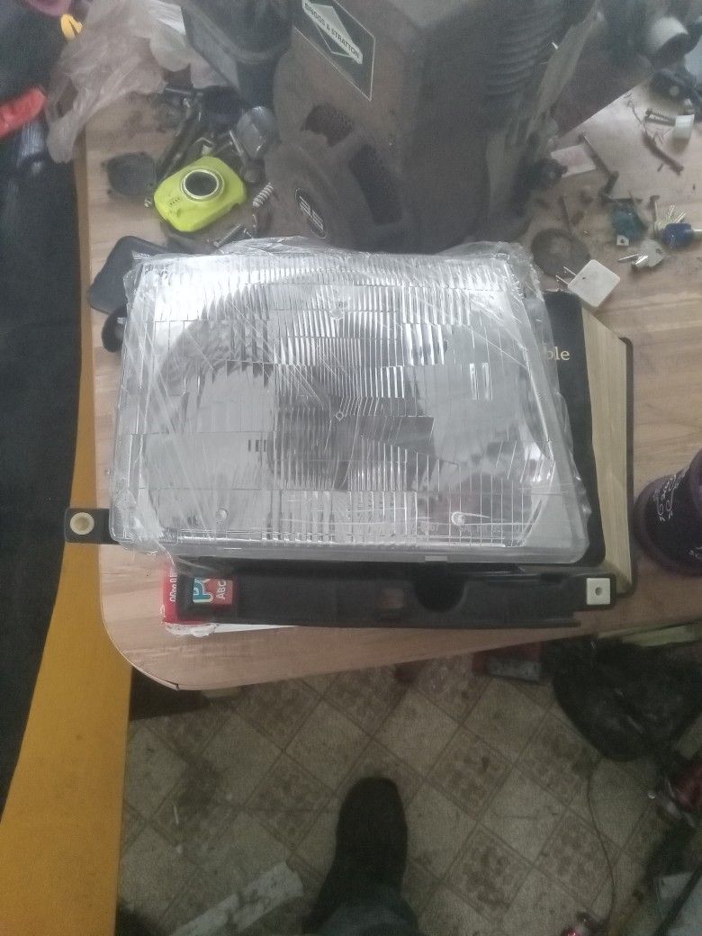 Brand New Headlight Assembly