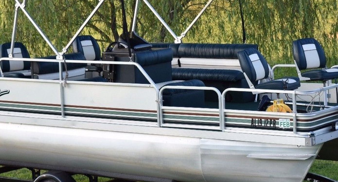 Photo Ready 04 Voyager Pontoon Boat For Sale