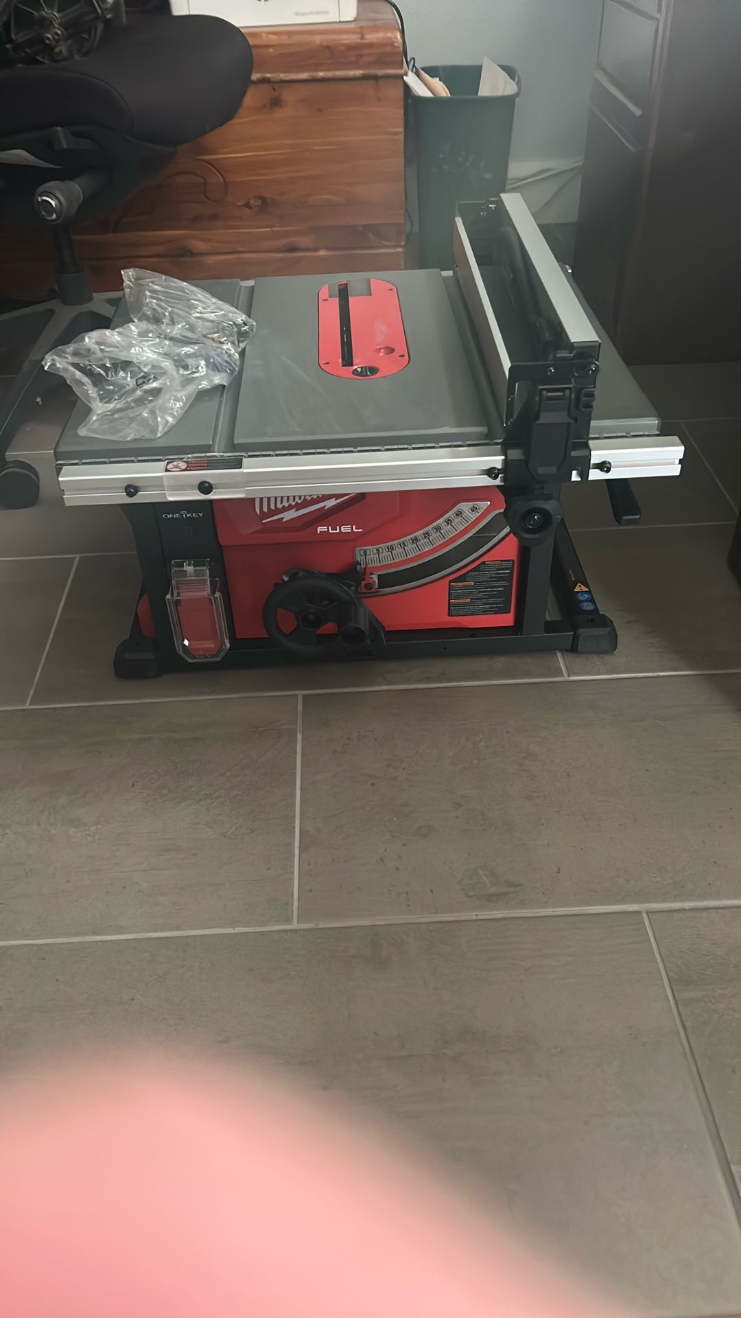 MILWAUKEE CORDLESS TABLE SAW (SAW ONLY)