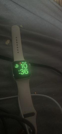 Apple Watch SE Locked 