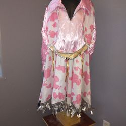 Pink country cutie girls size medium costume 
Still has original tag but back of costume has a worn spot please see last photo