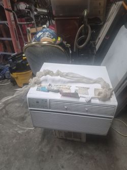 10,000 BTU window air conditioner 110 electric like new