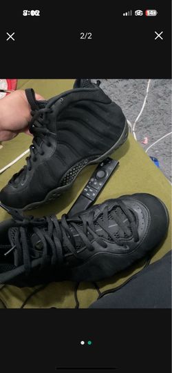 Nike foams size 11