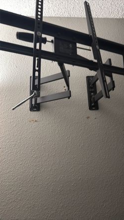 Heavy duty wall mount