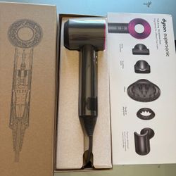 Dyson Supersonic Hairdryer with 4 attachments