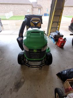 John Deere Riding Lawn Mower S130