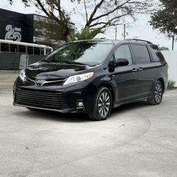 2021 Toyota Sienna Hybrid 