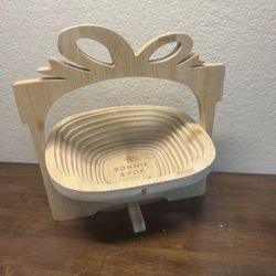 Bonnie & Pop Wood Apple Basket