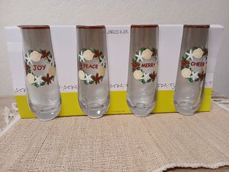 Cute 4 Holiday Set Glasses Brand New 