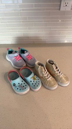 Girl’s shoes size 8c