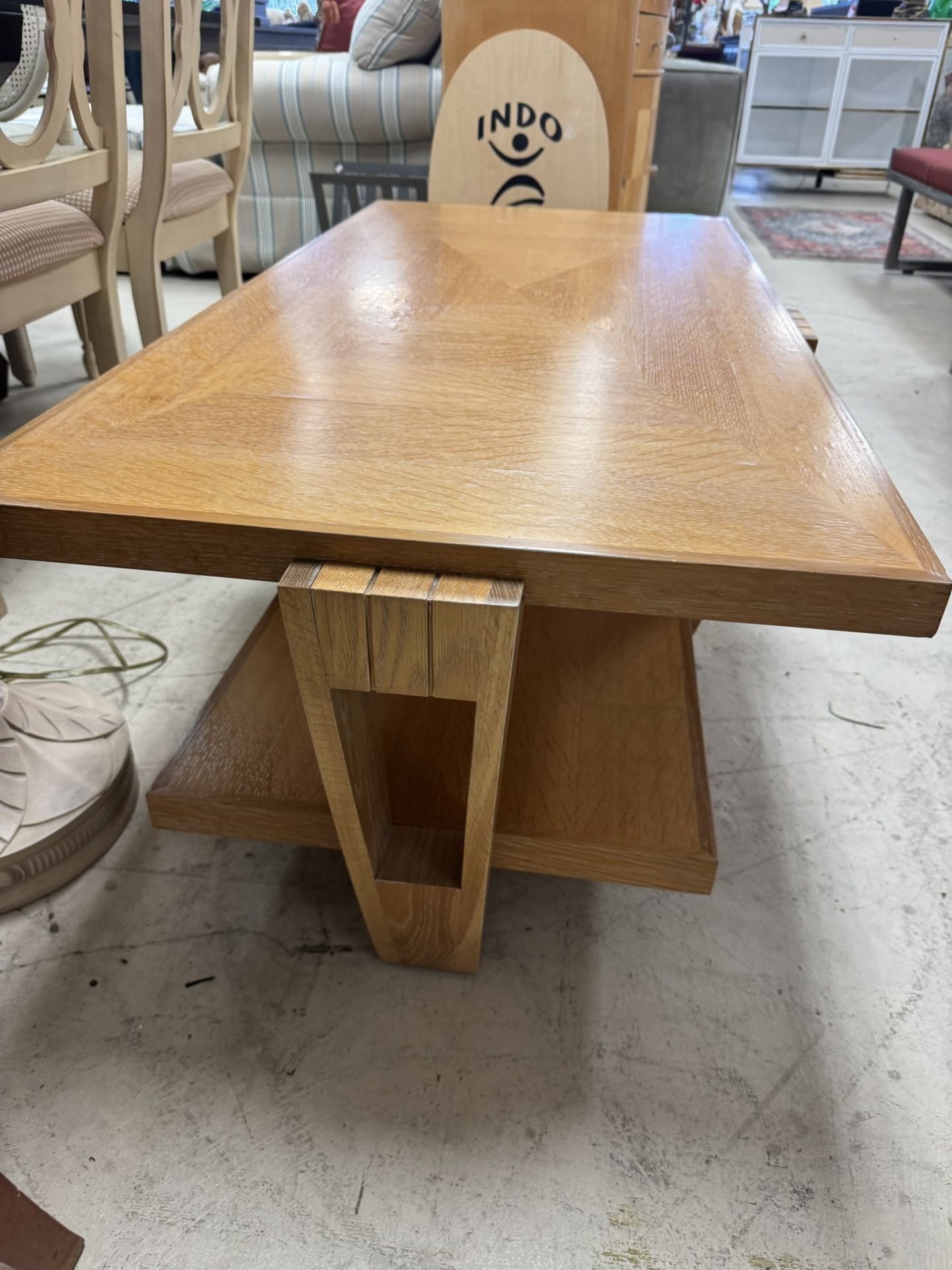 Modern Style Coffee Table - Excellent Condition