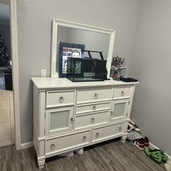 White Ashley’s Dresser With Mirror 