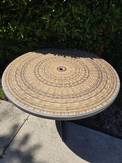 48" Round Outdoor Patio Table with Umbrella Hole