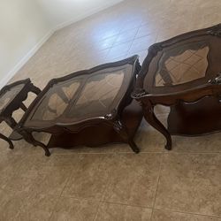 EXCELLENT CONDITION COFFEE TABLE AND END TABLES