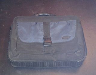 Laptop carry case