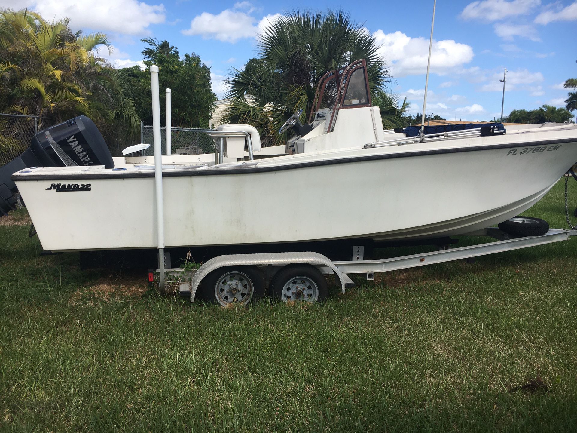 Mako 22”0 center console with 250 Yamaha. Boat has been sitting for 2 years and needs to go to new home. Has aluminum float on trailer but axles need