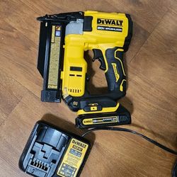 DEWALT ATOMIC 20V MAX 23 Gauge Pin Nailer Kit